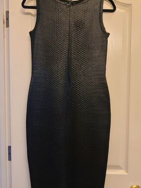 Gucci Sleeveless Black Textured Midi Dress